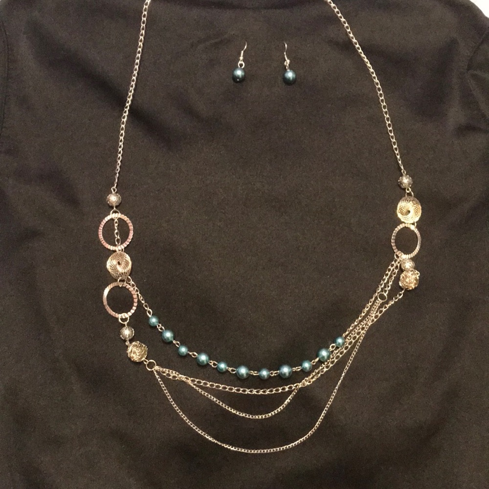 Silver with blue pearl necklace with earrings